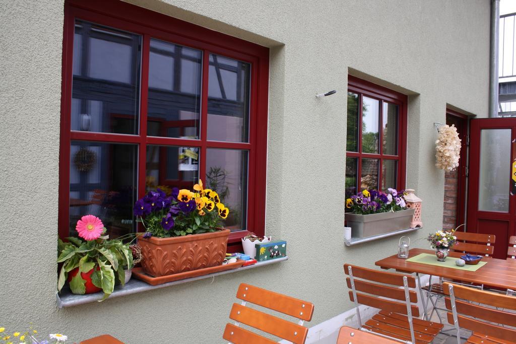 Апартаменты Cafe Landart Im Thueringer Finistere Plaue  Экстерьер фото