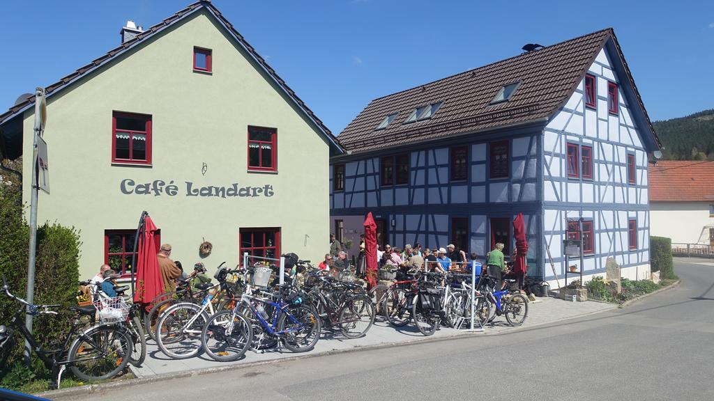 Апартаменты Cafe Landart Im Thueringer Finistere Plaue  Экстерьер фото